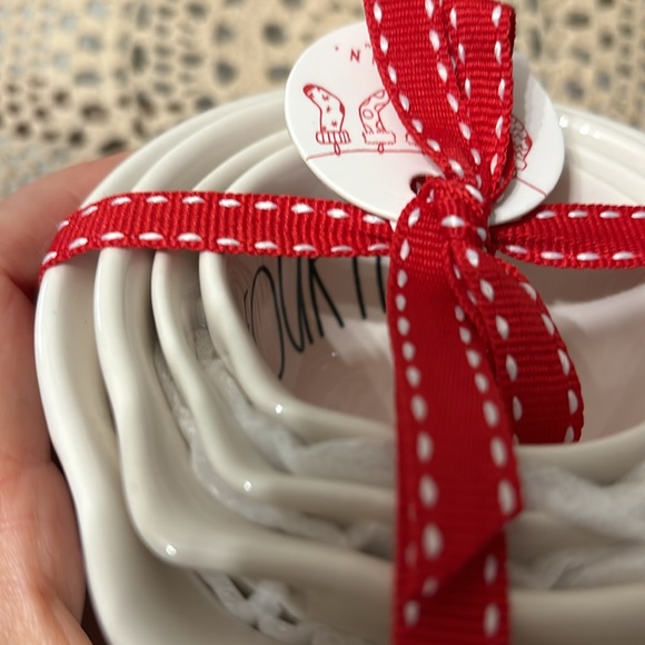LAST SET! RAE DUNN CANDY CANE CHRISTMAS MEASURING CUPS - Picture 4 of 7